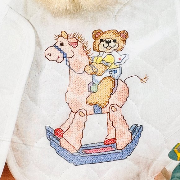 Vintage Dimensions Baby Hug Stamped Bib Kit Set of Two - New/Sealed (2002) - Picture 4 of 11